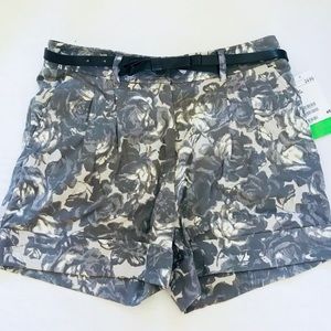 H&M Floral shorts w/now belt
